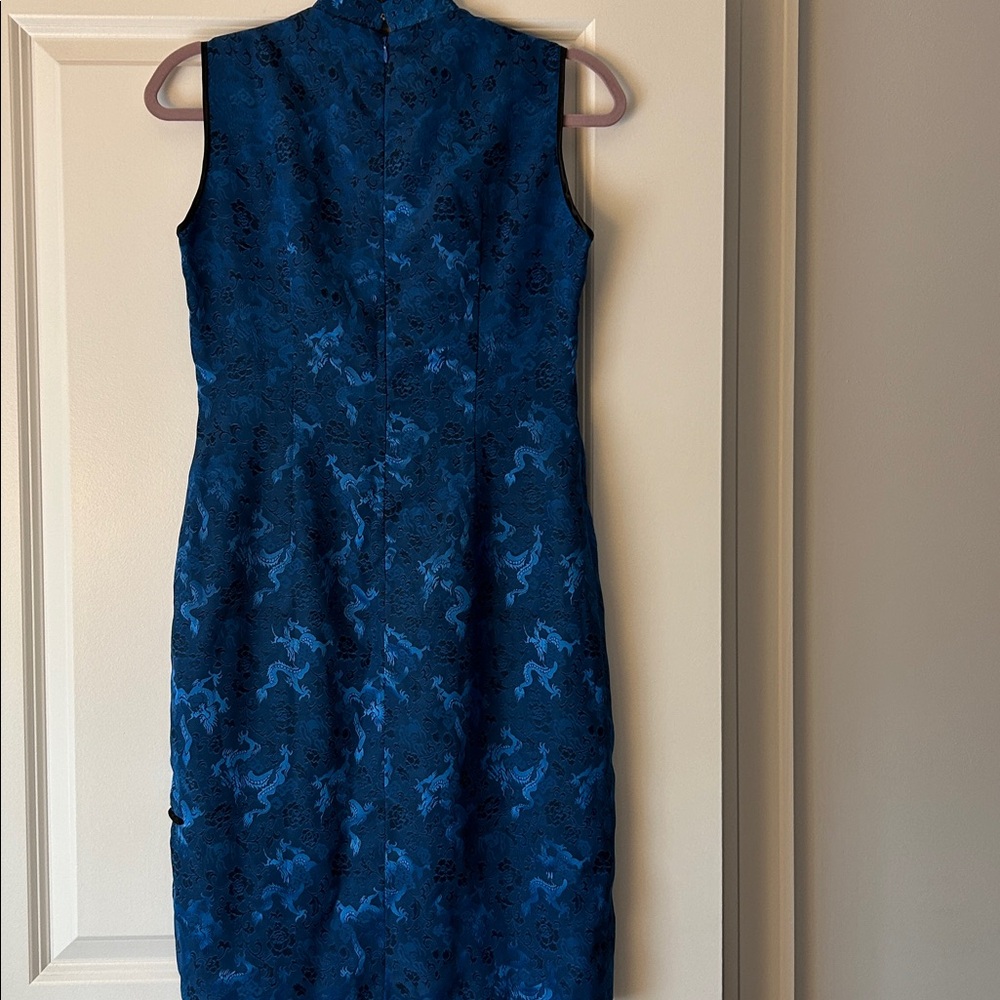 Elegant Blue Sleeveless Dress - Picture 3 of 3